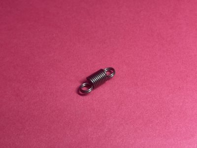 Resorte de tracción del mecanismo de bloqueo de la puerta