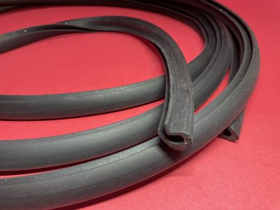Roof rubber sedan polyester/aluminium (14 holes) - Image 2