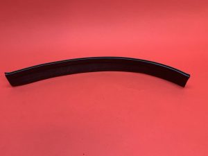 Profilo di tenuta per passagio ruota parafanghi anteriori