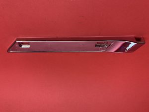 Emblem holder C-pillar right --> 6/71