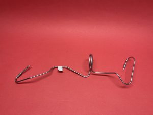 Pipe from right side Centrifugal regulator to T-piece on left chassis beam