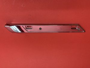 Emblem holder C-pillar left --> 6/71