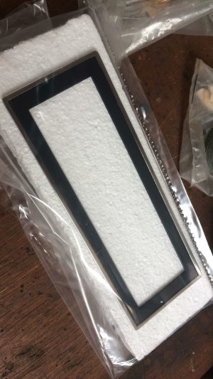 Radio frame in tunnel for modern radio DIN sizes