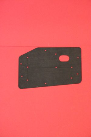 Gomma di tenuta su piastra attraverso la timoneria sopra la trave del telaio a destra