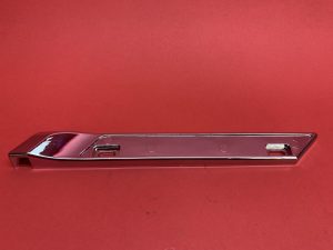 Logo bracket C-style left 06/71 -->