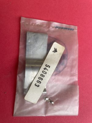 Copertura della cucitura del parabrezza in basso al centro. NOS