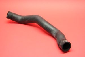 Water hose right motor to tube