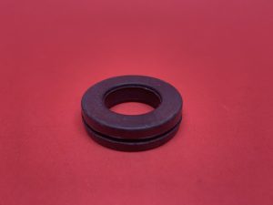Rubber grommet suction hose reservoir