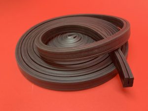 U-profiel rubber voor diverse doeleinden (spats, afdekkappen en platen etc.) per meter