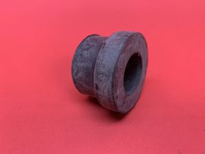 Rubber for peg. front wing