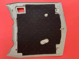 Tappetino isolante per il cofano