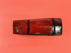 Rear light/brake light lens with black edge