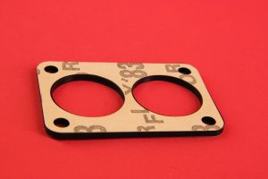 Carburettor base insulator block with gaskets
