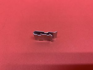 Clip de garniture de toit arrière