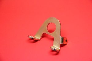 Lifting bracket cylinder head carburetor