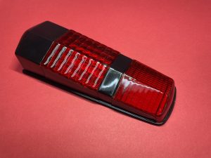 Lens light/rear brake light with black rim --> 1970