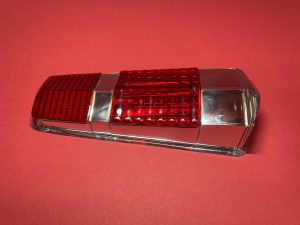 Lens light/brake light rear with chrome rim --> 1970