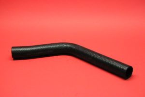 Wasserschlauch links zwischen Motor und Wasserrohr 7/72 -->
