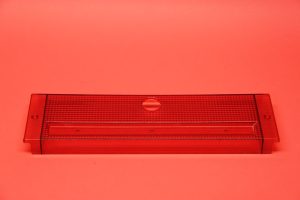 Reflektor hinten zwischen den Leuchten rot